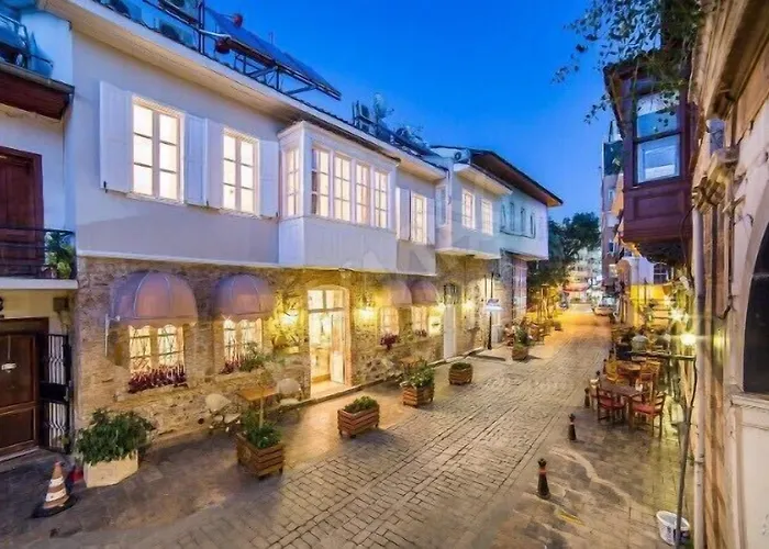 Lavin Suites Hotel